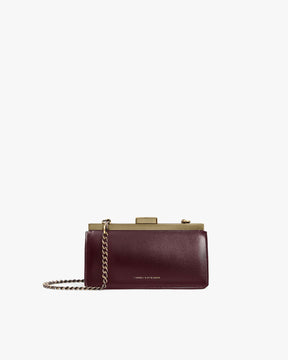 Sac JEANNE BAGUETTE Mahogany de face, fermoir rétro doré et chaîne amovible