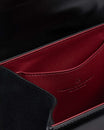 Sac ALEXIA NANO Noir, vue intérieure détaillée, poche en cuir rouge sous le rabat