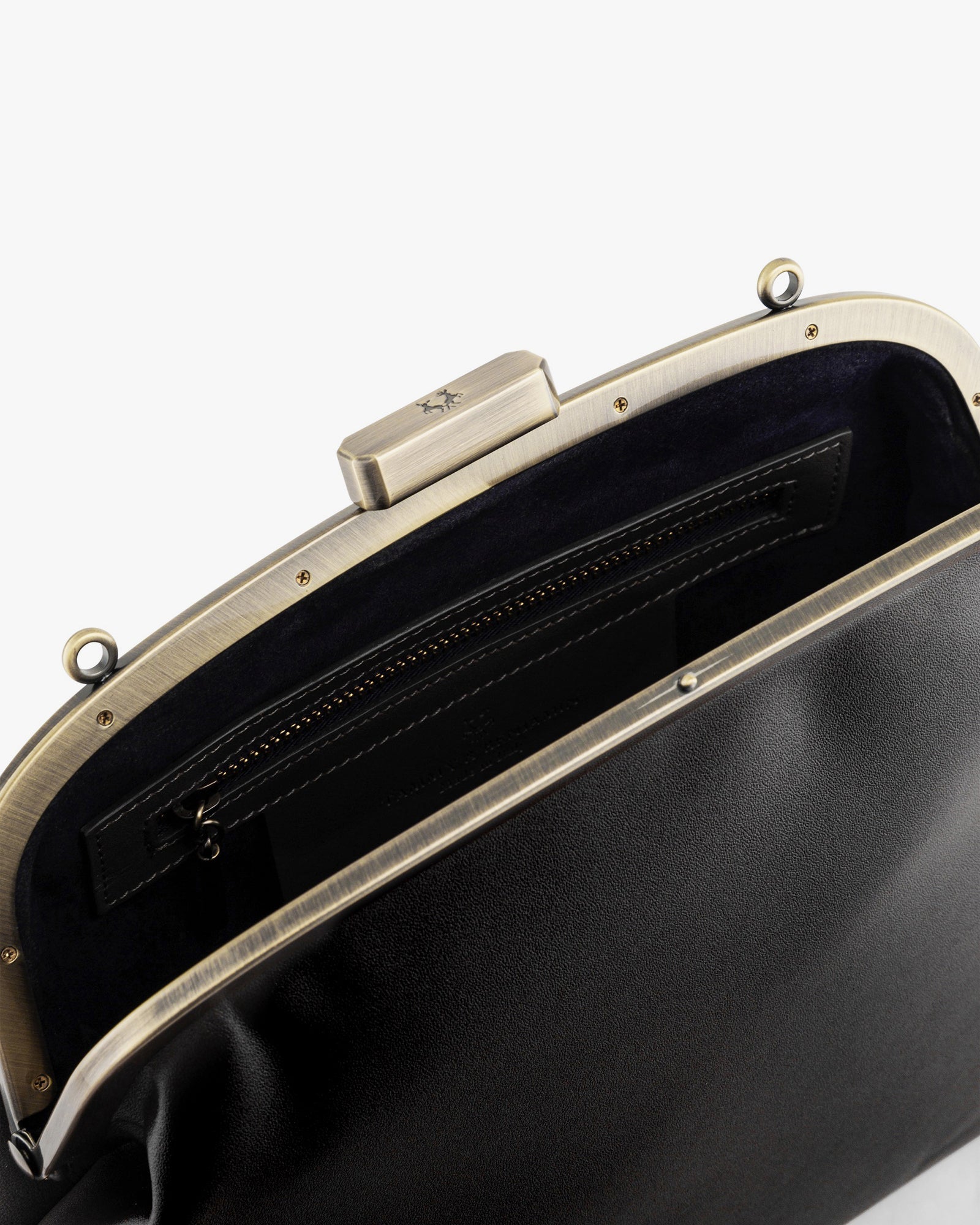 Sac EMMA noir, vue détail du fermoir ouvert laissant voir l'intérieur et la poche zippée