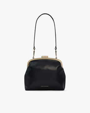 Sac EMMA noir, vue de face avec fermoir doré, porté à l'épaule avec bandoulière longue