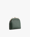 Sac EMMA vert émeraude, vue de trois quarts, fermoir doré, posé sans bandoulière