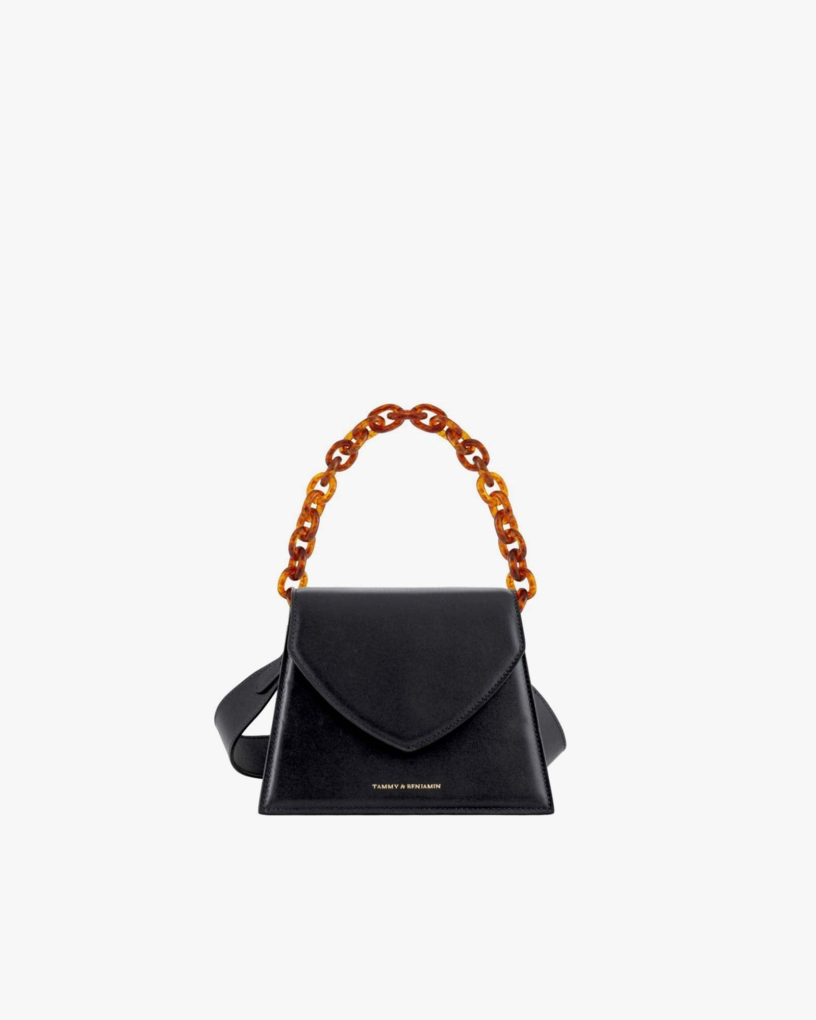 Sac GABRIELLE noir de face, rabat en pointe, porté par une anse chaîne effet écaille