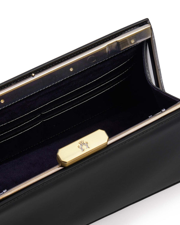 Sac JAY noir, vue intérieure ouverte sur le fermoir doré et le porte-cartes intégré