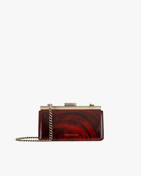 Sac JEANNE BAGUETTE en cuir marbré, vue de face avec fermoir rétro doré et chaîne bandoulière