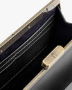 Sac JEANNE BAGUETTE noir, vue intérieure sur le porte-cartes et le fermoir rétro