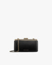 Sac JEANNE BAGUETTE noir de face, fermoir rétro doré et chaîne amovible