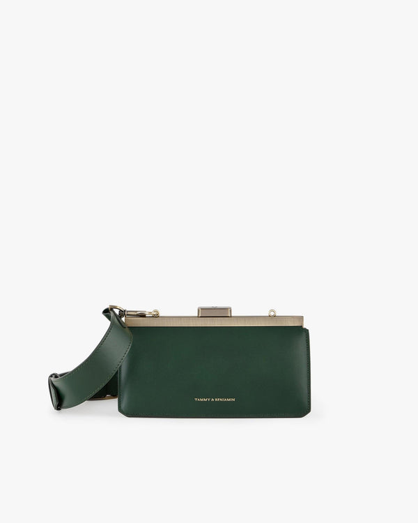 Sac JEANNE BAGUETTE vert émeraude de face, fermoir rétro doré et anse bandoulière