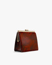 Sac JEANNE Marbre, vue de profil, fermoir métallique doré et poignée souple assortie