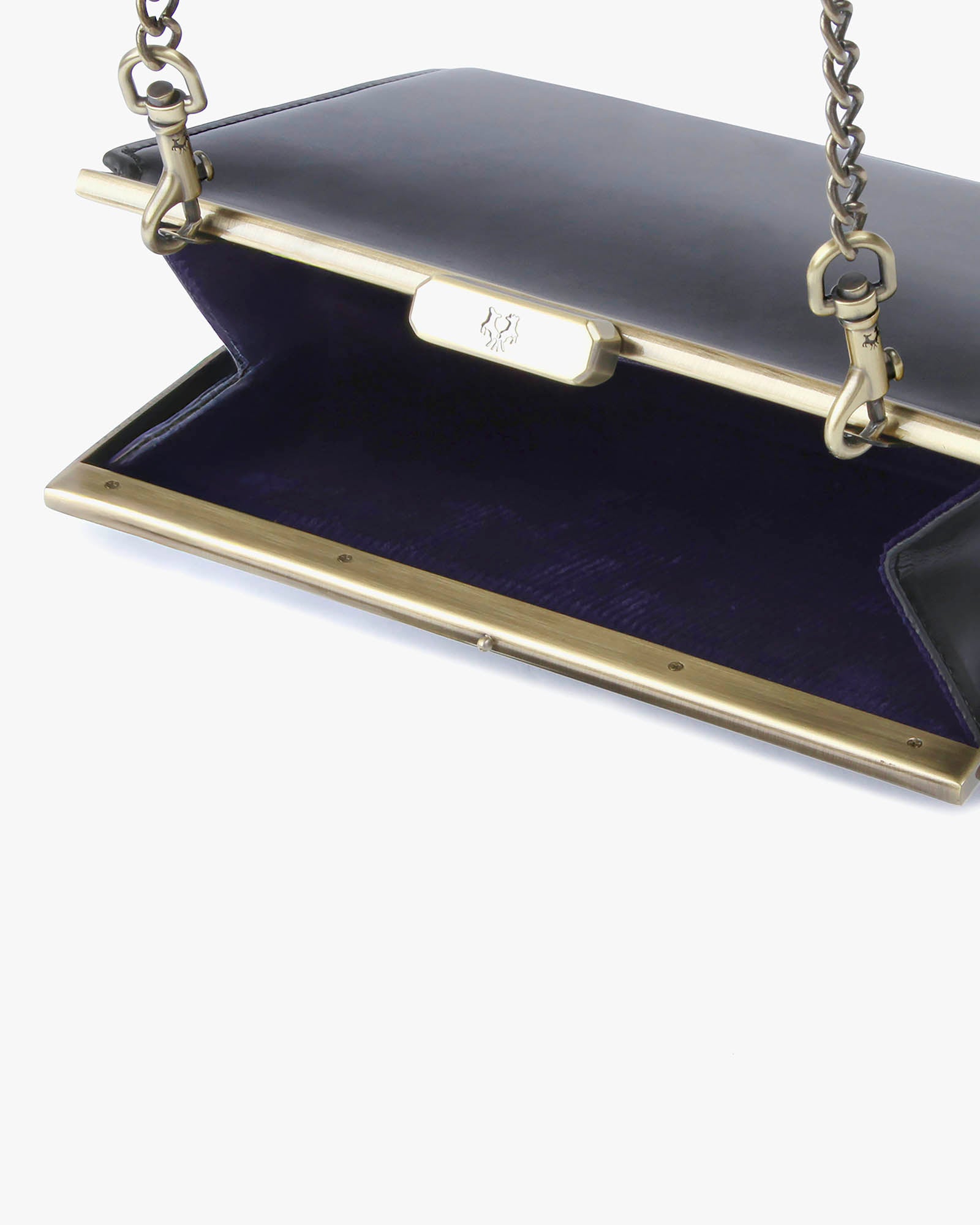 Sac JEANNE Noir ouvert, vue rapprochée du fermoir métallique et de l'intérieur doublé violet