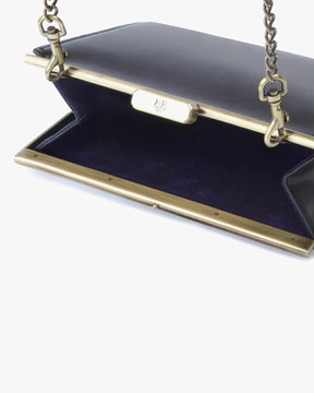 Sac JEANNE Noir ouvert, vue rapprochée du fermoir métallique et de l'intérieur doublé violet